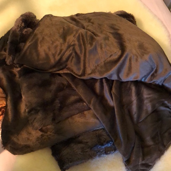 Luxurious Faux Fur Blanket - Picture 3 of 3